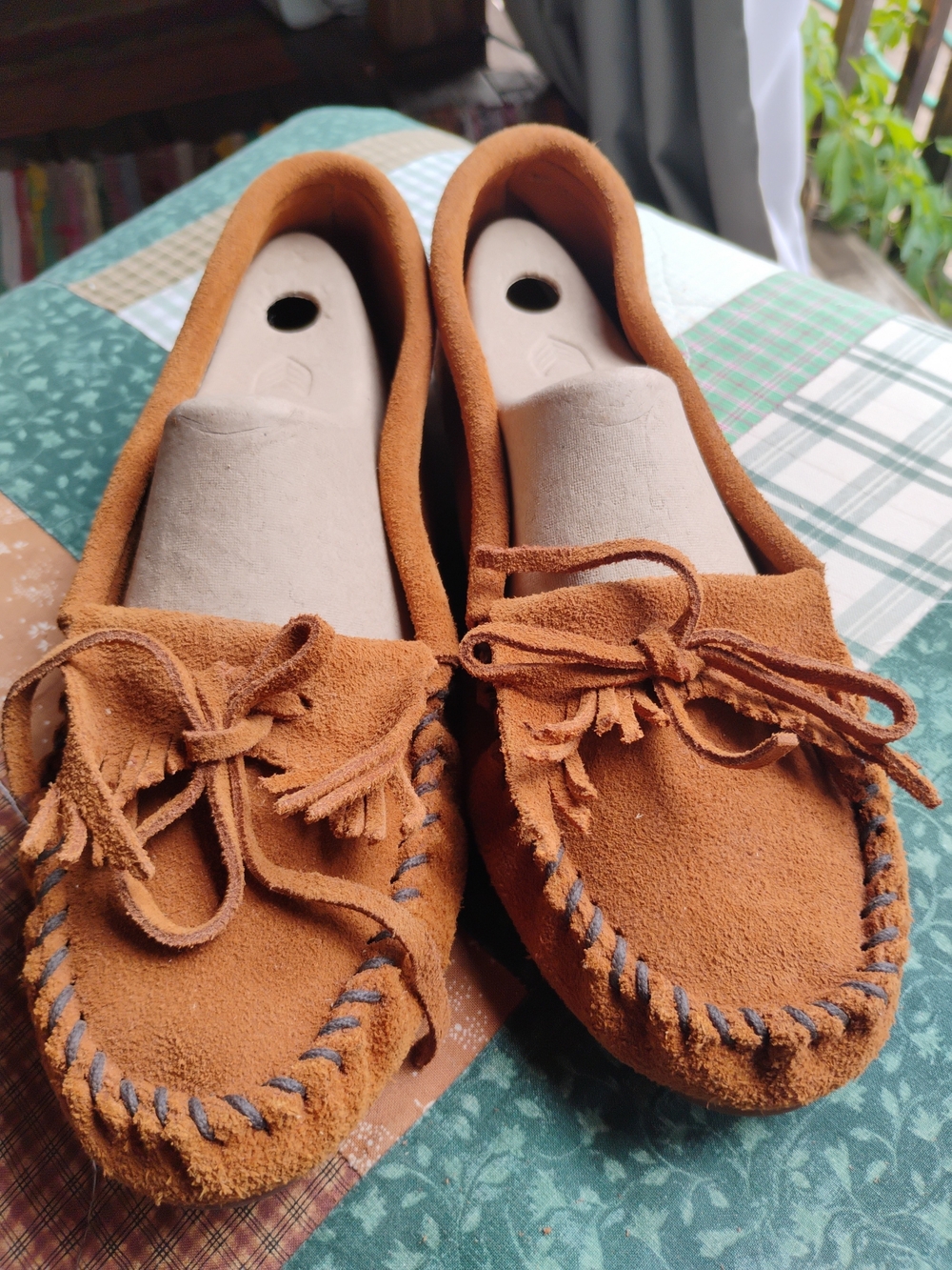 Minnetonka 402 Womens Sz 9 Brown Suede Fringe Non Skid Sole Moccasin Flat Shoes